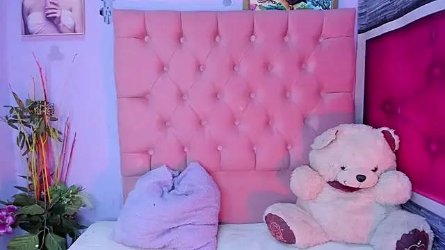 Snapshot of Megan_Luxe chatting on January 8, 2026, 6:05 am Megan Luxe online show from January 8, 2026, 6:05 am