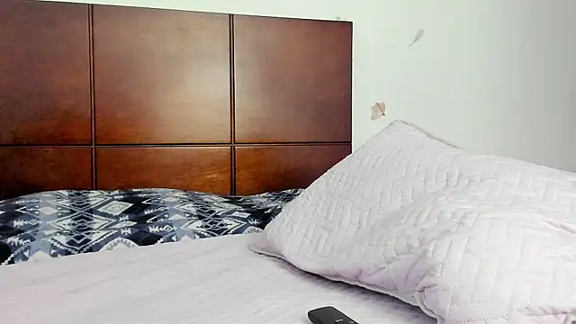 marie pourtoii online show from November 15, 2025, 12:52 am