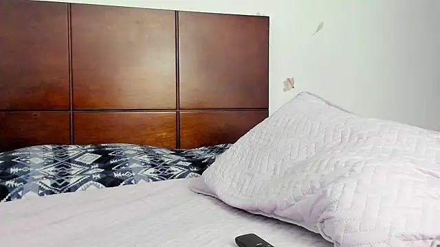 marie pourtoii online show from December 19, 2025, 1:01 am