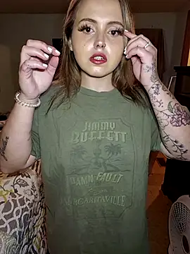 JuicyExxxperience online show from November 12, 2025, 4:13 am