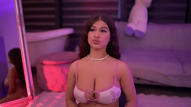 Snapshot of BellaNoirre chatting on November 15, 2025, 6:48 pm BellaNoirre online show from November 15, 2025, 6:48 pm