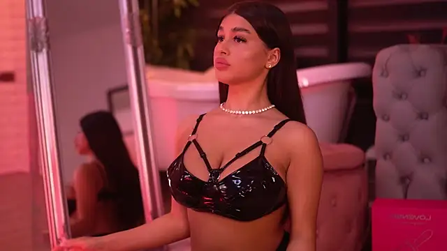 Snapshot of BellaNoirre chatting on November 28, 2025, 6:32 pm BellaNoirre online show from November 28, 2025, 6:32 pm