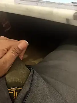 hotboy43339 online show from December 19, 2025, 2:51 am