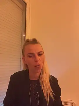 BrumeLove online show from May 11, 2026, 7:47 am