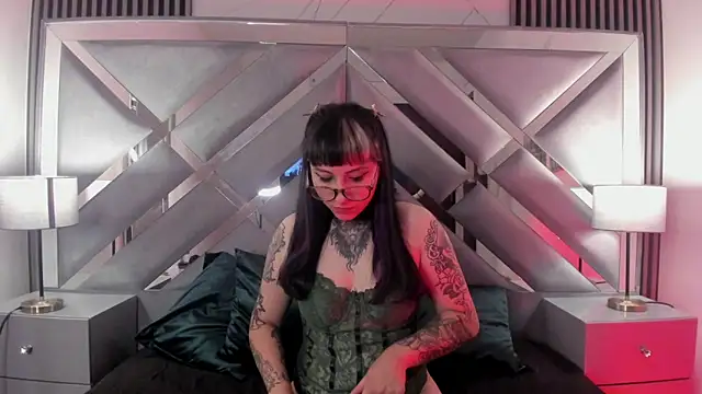 Snapshot of Ravenna666_ chatting on January 14, 2026, 12:22 pm Ravenna666 online show from January 14, 2026, 12:22 pm