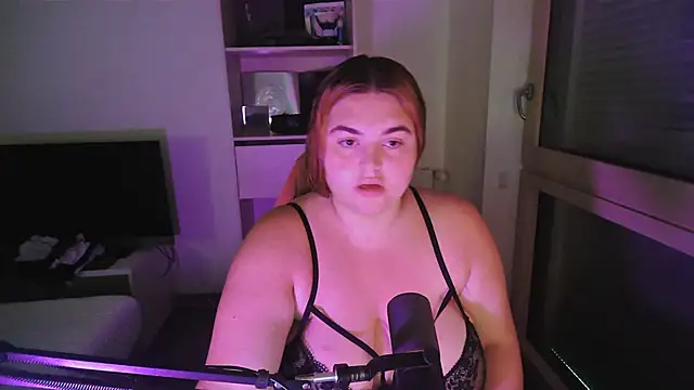 Snapshot of lilfroggy_off chatting on July 28, 2026, 2:24 pm lilfroggy off online show from July 28, 2026, 2:24 pm
