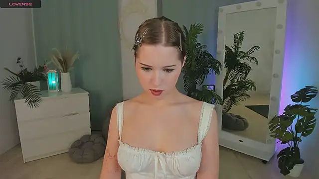 Snapshot of JanetMoor chatting on November 28, 2025, 8:44 pm JanetMoor online show from November 28, 2025, 8:44 pm