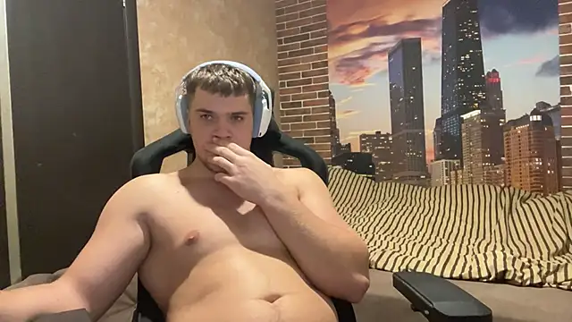 Snapshot of MusclePhantom chatting on December 21, 2025, 9:44 pm MusclePhantom online show from December 21, 2025, 9:44 pm