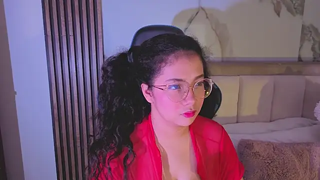 Snapshot of LunaRosse_ chatting on October 7, 2025, 12:13 pm LunaRosse online show from October 7, 2025, 12:13 pm