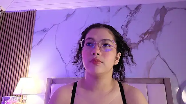 Snapshot of LunaRosse_ chatting on November 10, 2025, 12:04 pm LunaRosse online show from November 10, 2025, 12:04 pm