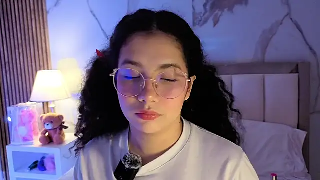 Snapshot of LunaRosse_ chatting on November 11, 2025, 11:54 am LunaRosse online show from November 11, 2025, 11:54 am