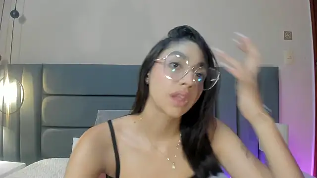 Snapshot of IvyJhons chatting on October 4, 2025, 12:14 pm IvyJhons online show from October 4, 2025, 12:14 pm