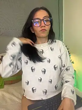 eviegothel  online show from December 2, 2025, 8:26 pm