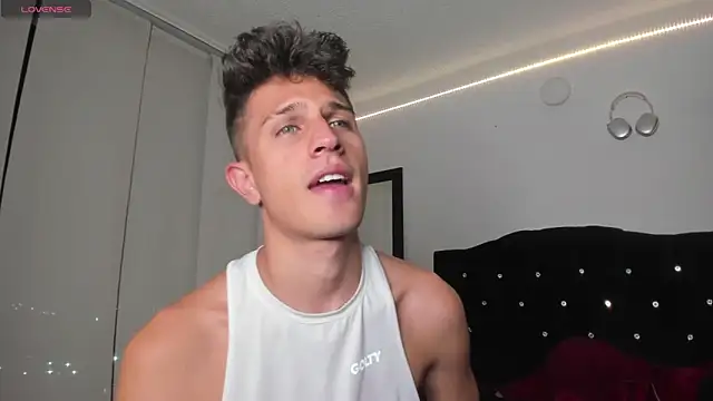 Snapshot of kevin_ahss chatting on October 15, 2025, 11:16 pm kevin ahss online show from October 15, 2025, 11:16 pm