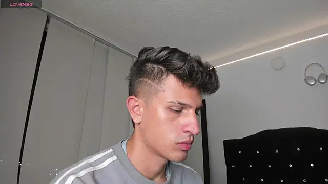 Snapshot of kevin_ahss chatting on October 16, 2025, 11:28 pm kevin ahss online show from October 16, 2025, 11:28 pm