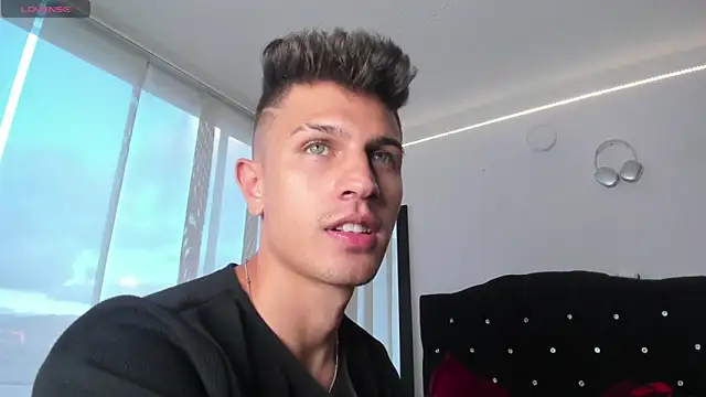 Snapshot of kevin_ahss chatting on October 24, 2025, 10:17 pm kevin ahss online show from October 24, 2025, 10:17 pm