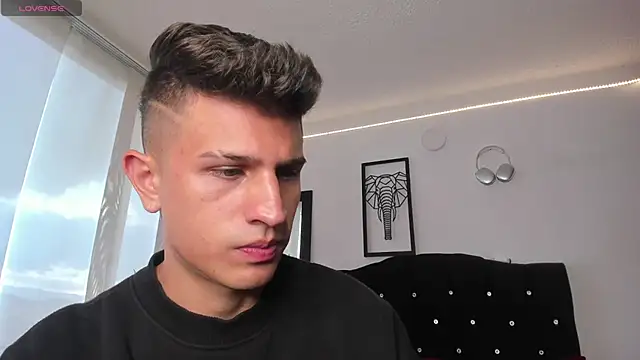 Snapshot of kevin_ahss chatting on October 25, 2025, 9:42 pm kevin ahss online show from October 25, 2025, 9:42 pm