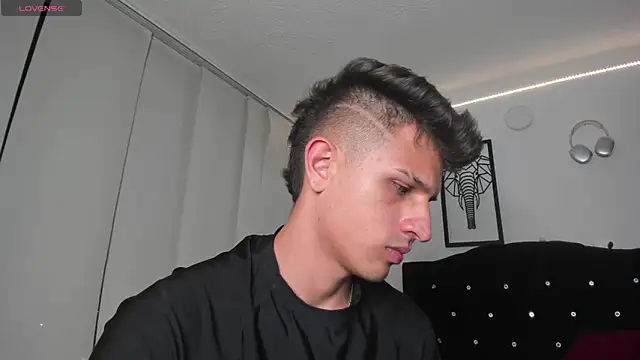 Snapshot of kevin_ahss chatting on October 27, 2025, 11:09 pm kevin ahss online show from October 27, 2025, 11:09 pm