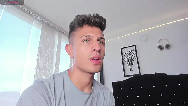 Snapshot of kevin_ahss chatting on October 28, 2025, 9:39 pm kevin ahss online show from October 28, 2025, 9:39 pm