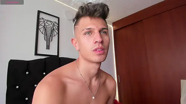 Snapshot of kevin_ahss chatting on October 31, 2025, 7:48 pm kevin ahss online show from October 31, 2025, 7:48 pm