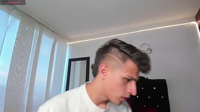 Snapshot of kevin_ahss chatting on November 7, 2025, 10:21 pm kevin ahss online show from November 7, 2025, 10:21 pm