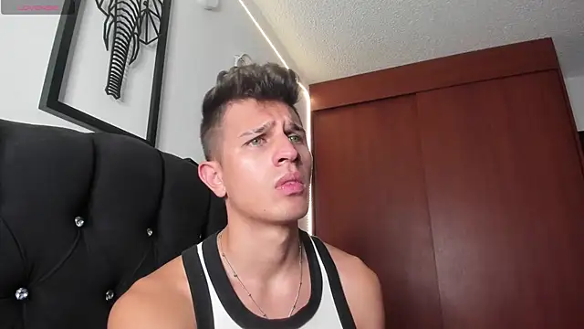 Snapshot of kevin_ahss chatting on November 12, 2025, 10:09 pm kevin ahss online show from November 12, 2025, 10:09 pm