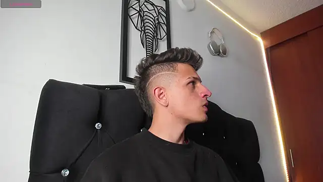 Snapshot of kevin_ahss chatting on November 20, 2025, 10:09 pm kevin ahss online show from November 20, 2025, 10:09 pm