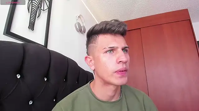 Snapshot of kevin_ahss chatting on November 22, 2025, 8:30 pm kevin ahss online show from November 22, 2025, 8:30 pm