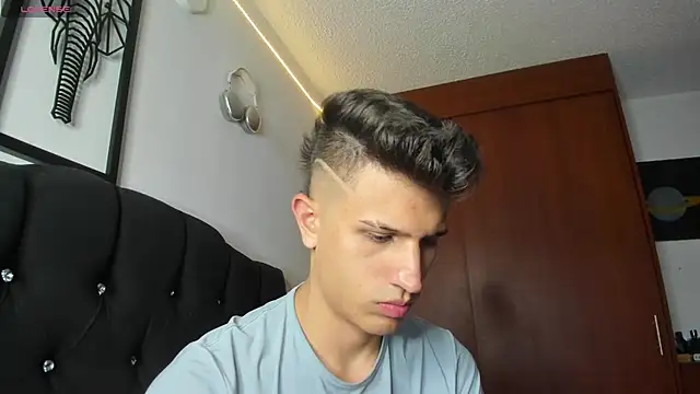 Snapshot of kevin_ahss chatting on December 3, 2025, 10:52 pm kevin ahss online show from December 3, 2025, 10:52 pm