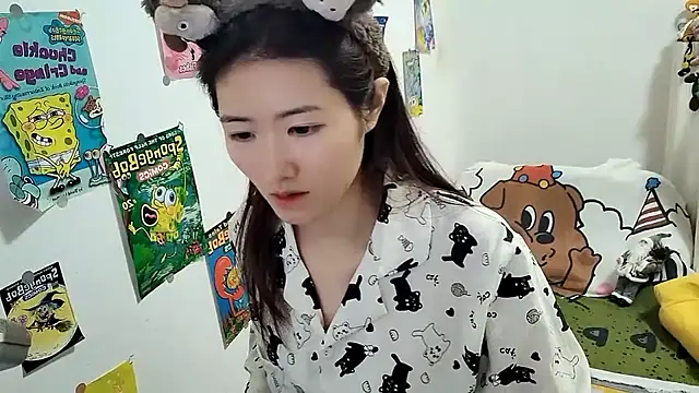 Snapshot of Moonlight-23 chatting on September 25, 2025, 2:32 pm Moonlight-23 online show from September 25, 2025, 2:32 pm