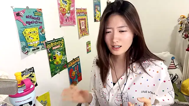 Snapshot of Moonlight-23 chatting on October 11, 2025, 2:15 pm Moonlight-23 online show from October 11, 2025, 2:15 pm