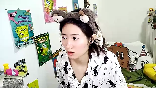 Snapshot of Moonlight-23 chatting on October 15, 2025, 2:28 pm Moonlight-23 online show from October 15, 2025, 2:28 pm