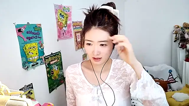 Snapshot of Moonlight-23 chatting on October 28, 2025, 7:01 am Moonlight-23 online show from October 28, 2025, 7:01 am