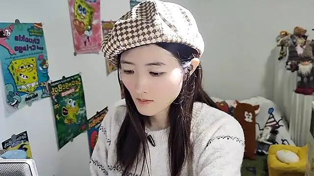 Snapshot of Moonlight-23 chatting on October 31, 2025, 2:29 pm Moonlight-23 online show from October 31, 2025, 2:29 pm