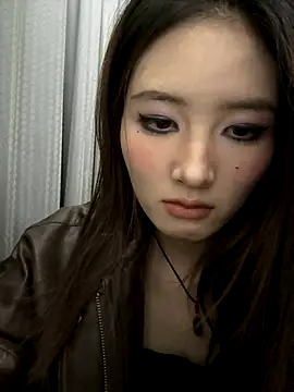 Snapshot of Moonlight-23 chatting on November 14, 2025, 2:49 pm Moonlight-23 online show from November 14, 2025, 2:49 pm