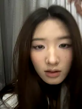 Snapshot of Moonlight-23 chatting on November 16, 2025, 12:11 pm Moonlight-23 online show from November 16, 2025, 12:11 pm