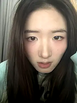 Snapshot of Moonlight-23 chatting on November 17, 2025, 12:22 pm Moonlight-23 online show from November 17, 2025, 12:22 pm