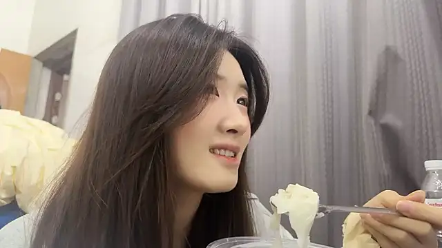 Snapshot of Moonlight-23 chatting on November 21, 2025, 12:59 pm Moonlight-23 online show from November 21, 2025, 12:59 pm