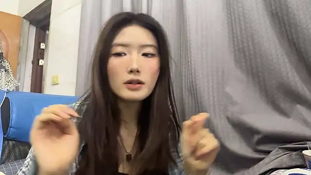 Snapshot of Moonlight-23 chatting on November 23, 2025, 12:27 pm Moonlight-23 online show from November 23, 2025, 12:27 pm