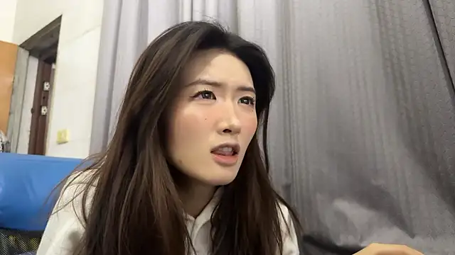 Snapshot of Moonlight-23 chatting on November 24, 2025, 1:00 pm Moonlight-23 online show from November 24, 2025, 1:00 pm