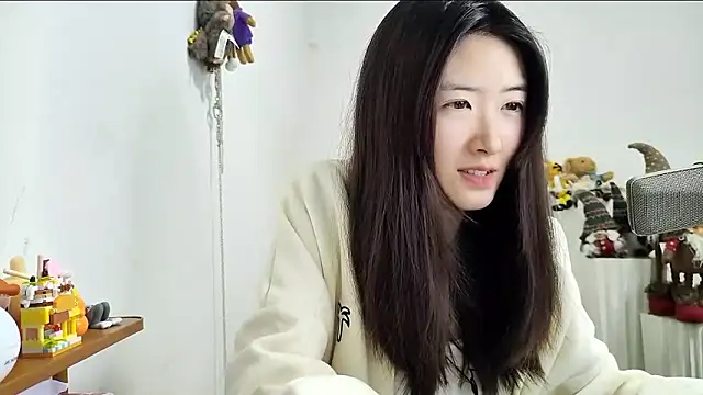 Snapshot of Moonlight-23 chatting on December 14, 2025, 1:27 pm Moonlight-23 online show from December 14, 2025, 1:27 pm