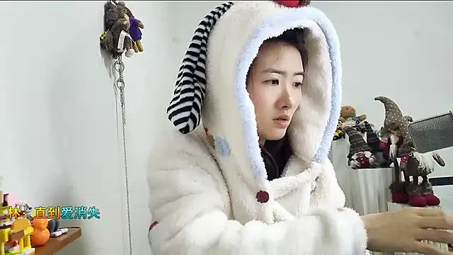 Snapshot of Moonlight-23 chatting on December 15, 2025, 1:04 pm Moonlight-23 online show from December 15, 2025, 1:04 pm