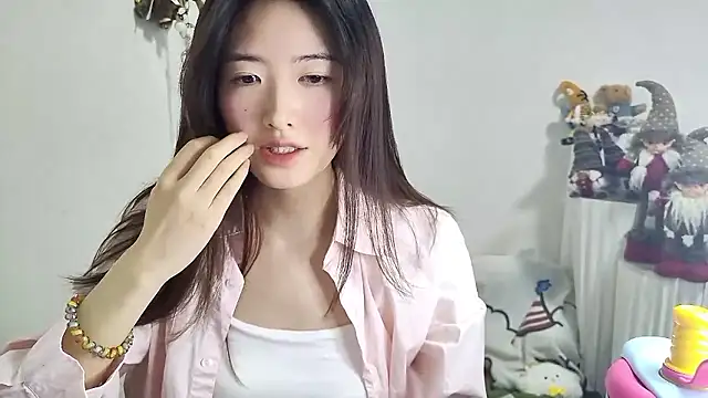 Snapshot of Moonlight-23 chatting on January 10, 2026, 1:57 pm Moonlight-23 online show from January 10, 2026, 1:57 pm