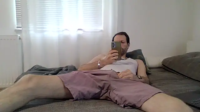 XLBarehengst online show from October 22, 2025, 2:06 pm