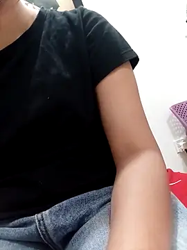 Snapshot of blueeyegirl22 chatting on March 6, 2026, 8:44 am blueeyegirl22 online show from March 6, 2026, 8:44 am