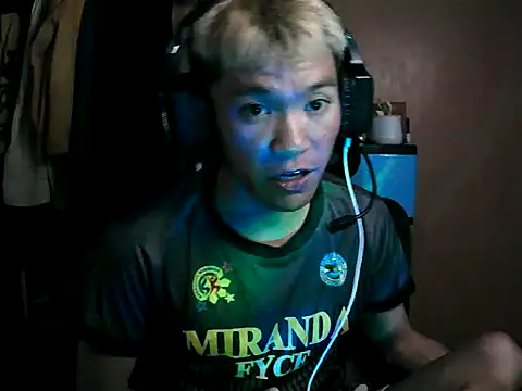 Snapshot of Riiichie_wilCumm chatting on November 17, 2025, 3:51 pm Riiichie wilCumm online show from November 17, 2025, 3:51 pm