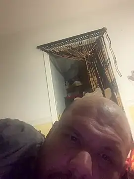 Snapshot of shakeweight chatting on February 11, 2026, 6:51 am shakeweight online show from February 11, 2026, 6:51 am