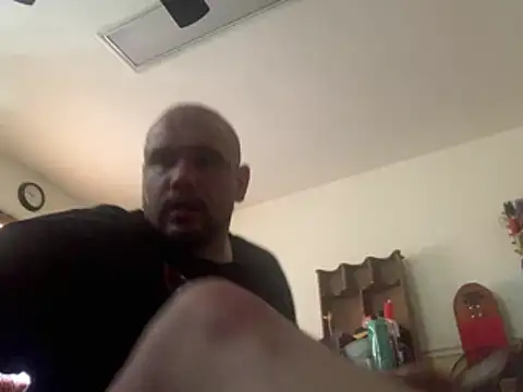 Snapshot of shakeweight chatting on March 19, 2026, 6:34 pm shakeweight online show from March 19, 2026, 6:34 pm