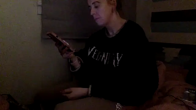 Bellababexox online show from May 16, 2026, 12:07 am