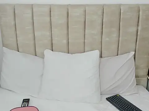 AprilStone1 online show from October 8, 2025, 11:41 am